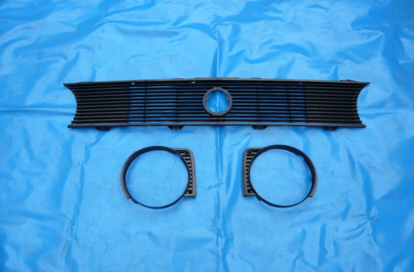 Frontgrill + Ecken ohne Chrom VW Caddy 14D