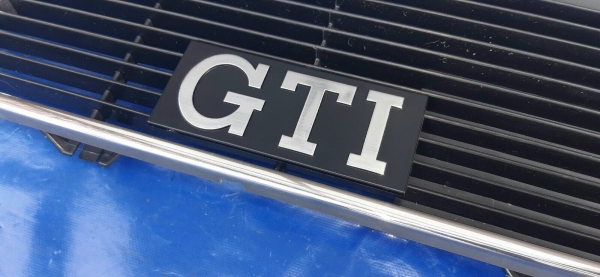 Chromgrill komplett mit GTI Zeichen