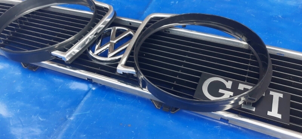 Chromgrill komplett mit GTI Zeichen