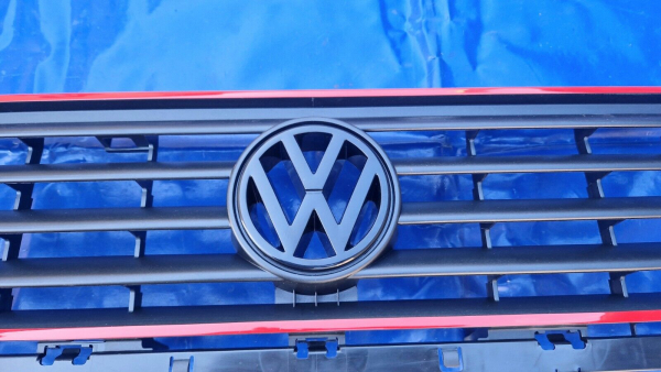 GTI VW Jetta 2 Doppelscheinwerfergrill mit schwarzem Emblem Originalteil
