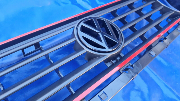 GTI VW Jetta 2 Doppelscheinwerfergrill mit schwarzem Emblem Originalteil