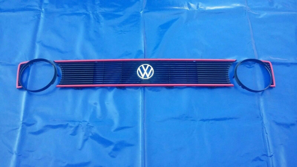GTI Frontgrill mit Chromemblem und roten Leisten