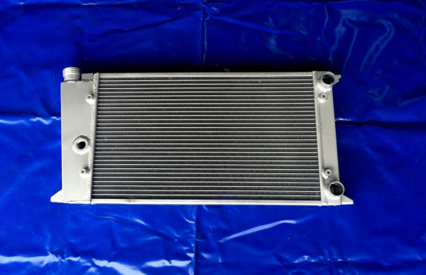 Alu-Kühler 2044 Anschluss Beifahrerseite Netzmaß 52,5 breite