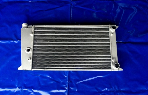 Alu-Kühler 2044 Anschluss Beifahrerseite Netzmaß 52,5 breite