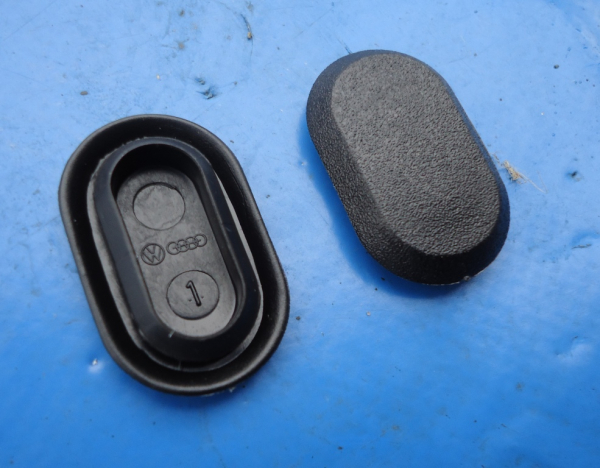 Abdeckung Stopfen Plasteabdeckung Stoßstange VW Caddy 1