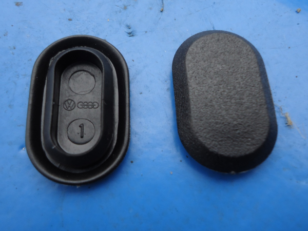 Abdeckung Stopfen Plasteabdeckung Stoßstange VW Caddy 1