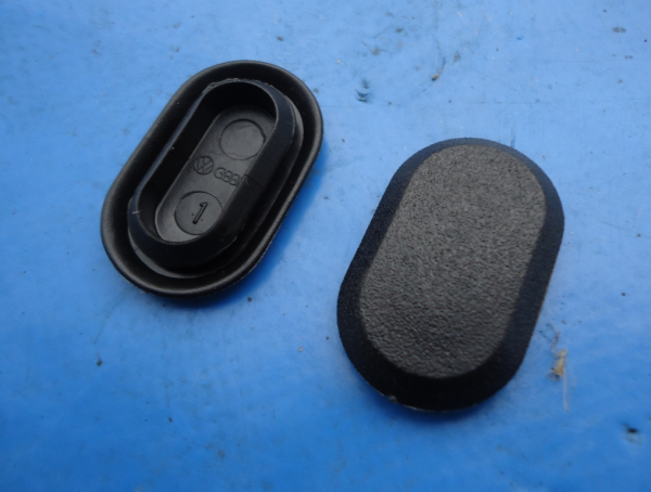 Abdeckung Stopfen Plasteabdeckung Stoßstange VW Caddy 1