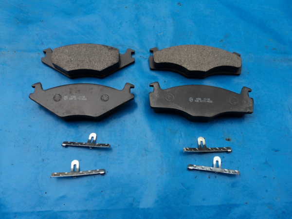 2x Bremssteine/Beläge vorne VW Caddy 14 D