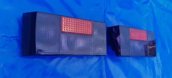 schwarze Rückleuchten mit roten Reflektor (kurze Version) mit E-Nummer