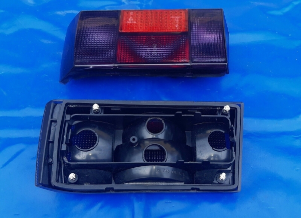 schwarze Rückleuchten mit roten Reflektor (kurze Version) mit E-Nummer